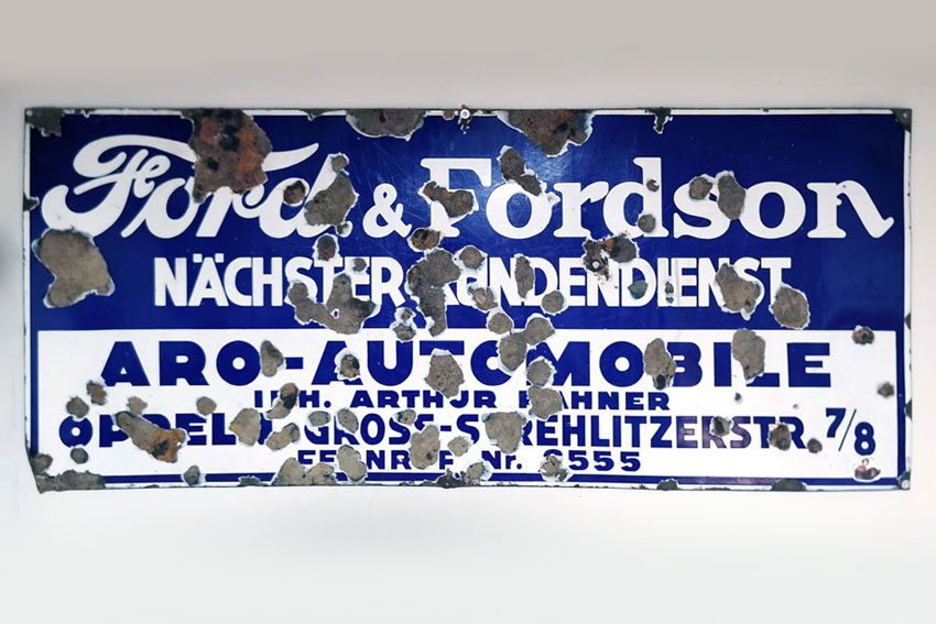 Reklama, która przetrwała niemal sto lat. Unikatowy szyld Ford & Fordson z Opola